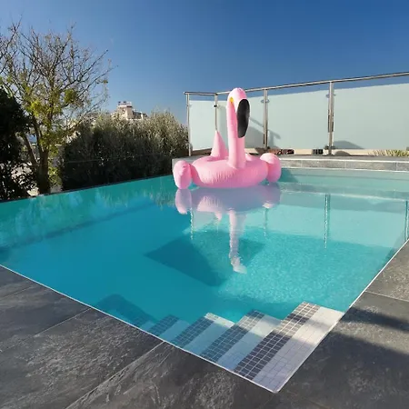 La Riviera Villa