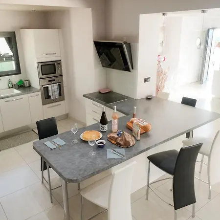 La Riviera Villa