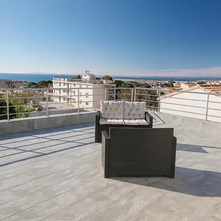 La Riviera *